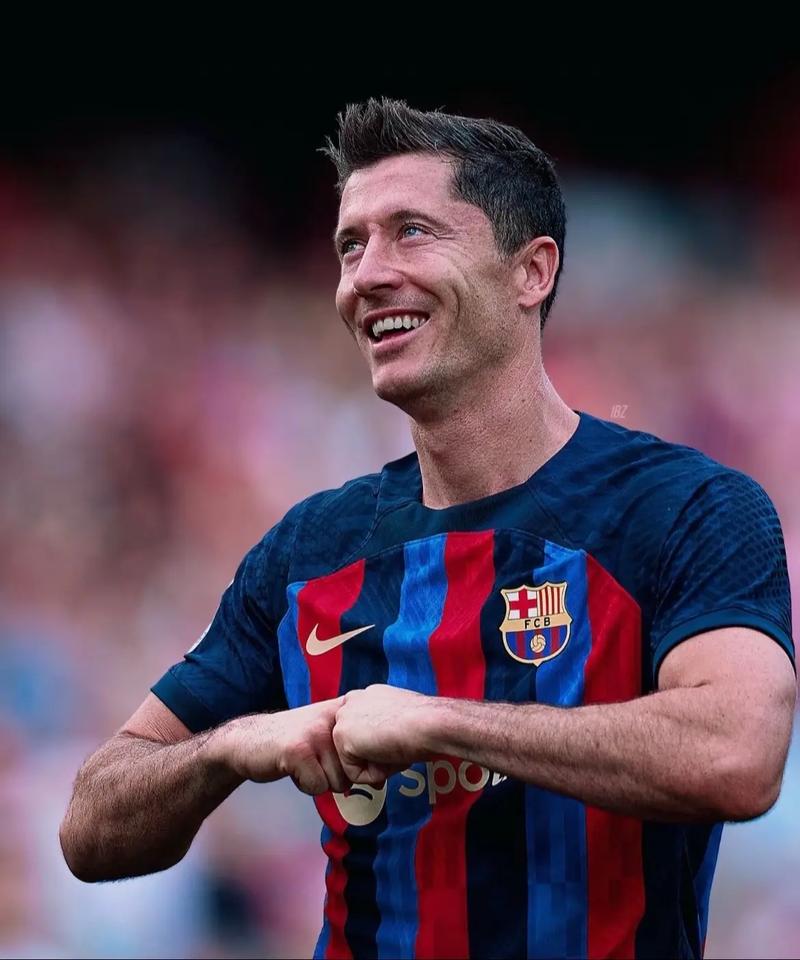 半场战报：拜仁1-0斯图加特，莱默尔脚后跟破门，奥利塞助攻