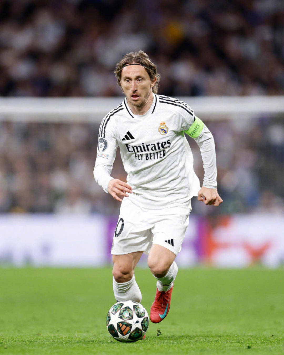 米兰冬窗急寻中锋：莱奥撑不起停区，谁能补上争冠最后一块拼图？